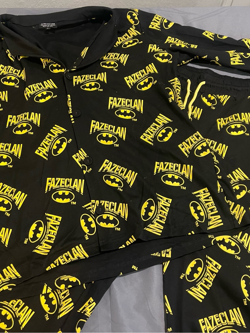 Batman Black and Yellow Logo Lounge Set